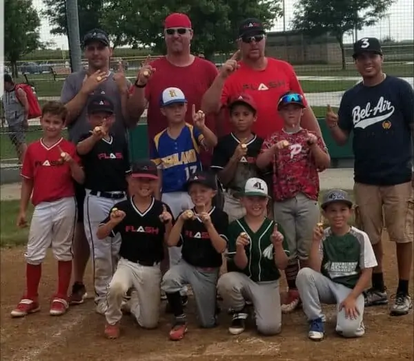 99U Flash baseball team with holding up index finger for champions